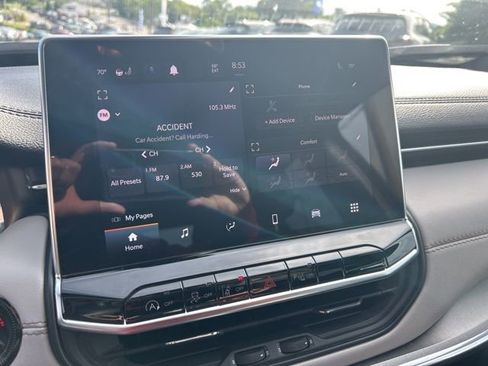 Used 2024 Jeep Compass Limited image 17