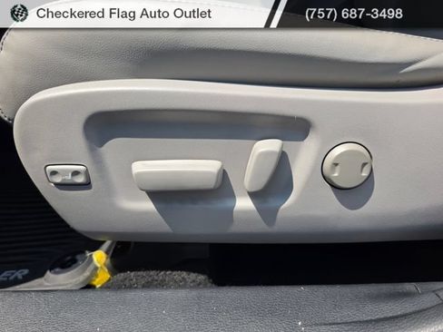 Used 2016 Toyota Highlander Limited Platinum AWD/4WD image 19
