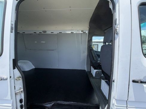 Used 2005 Freightliner Sprinter 3500 RWD image 18