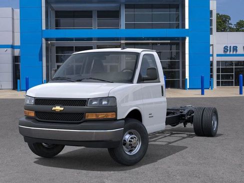 New 2025 Chevrolet Express 3500 Work Van w/ Power Convenience Package image 6