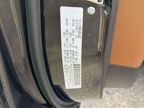 Used 2017 Chrysler Pacifica Limited FWD image 17