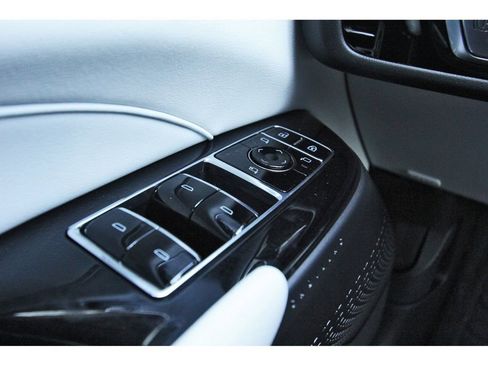 New 2026 Cadillac Lyriq Luxury image 15