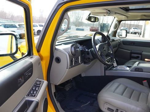 Used 2004 HUMMER H2 w/ Preferred Equipment Group image 16