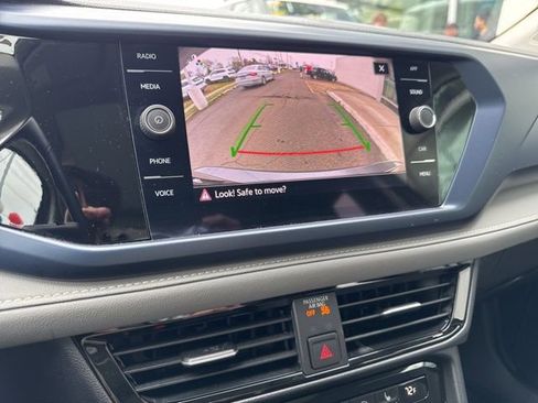 Used 2024 Volkswagen Taos SE image 12