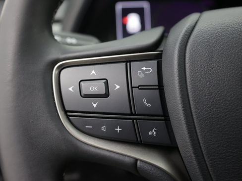 Used 2021 Lexus UX 200 w/ Accessory Package (Z2) FWD image 27