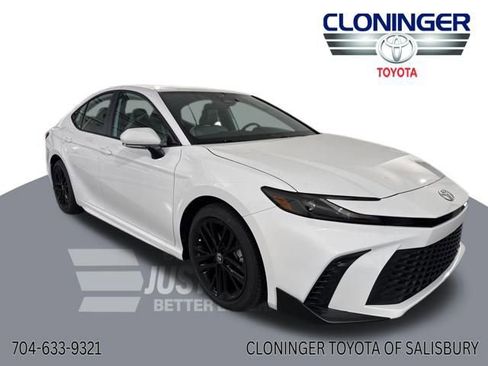 New 2026 Toyota Camry SE image 1