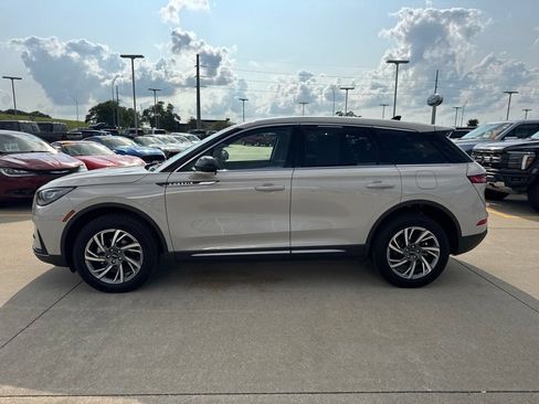 Used 2024 Lincoln Corsair AWD image 24