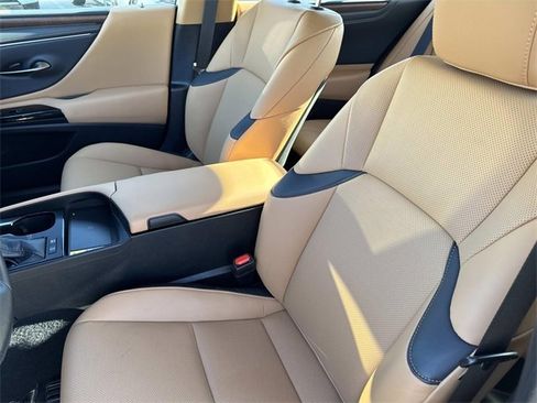 Certified 2025 Lexus ES 300h w/ Premium Package image 20