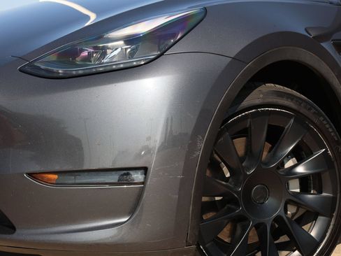 Used 2023 Tesla Model Y Long Range AWD/4WD image 8