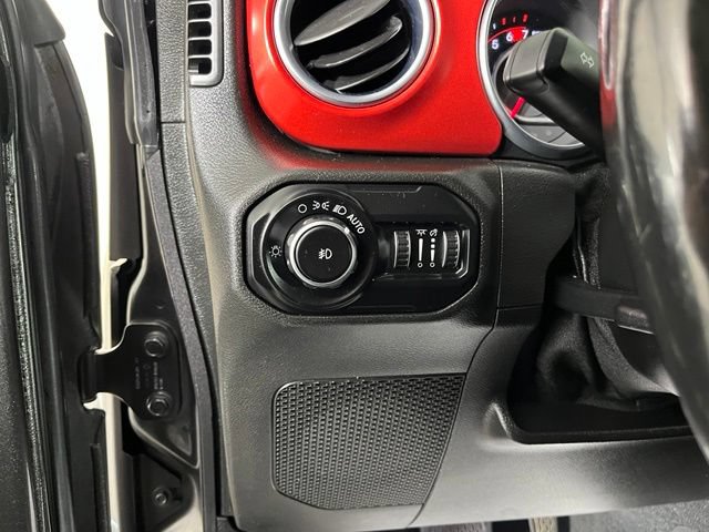 Used 2018 Jeep Wrangler Unlimited Rubicon w/ Dual Top Group AWD/4WD image 19
