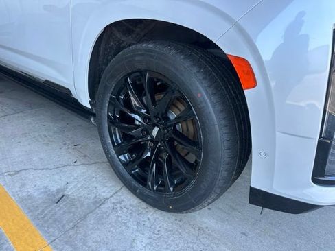 Used 2023 Cadillac Escalade ESV Sport Platinum w/ LPO, ONYX Package AWD/4WD image 3
