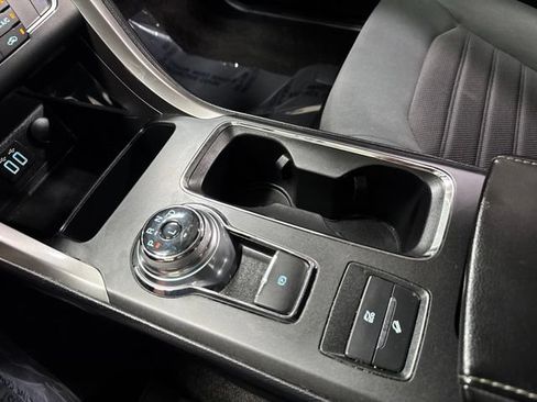 Used 2020 Ford Fusion SE FWD image 20