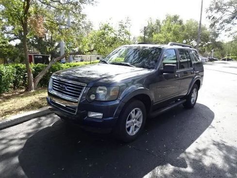 Used 2010 Ford Explorer XLT image 3