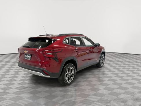 Certified 2025 Chevrolet Trax LT w/ LT Convenience Package FWD image 10