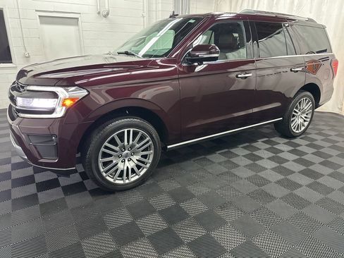 Used 2024 Ford Expedition Limited image 5