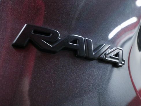 Used 2022 Toyota RAV4 LE image 28
