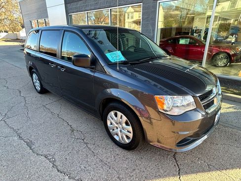 Used 2018 Dodge Grand Caravan SE FWD image 1