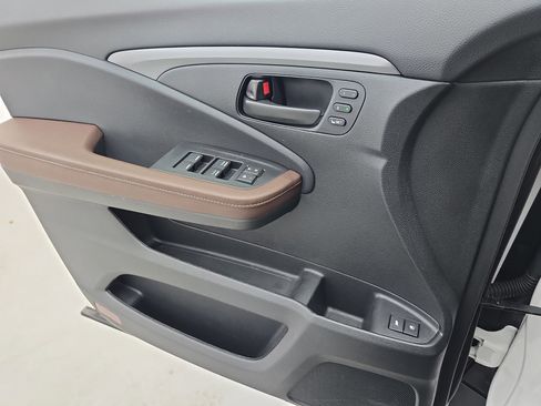 Certified 2025 Honda Passport EX-L image 25