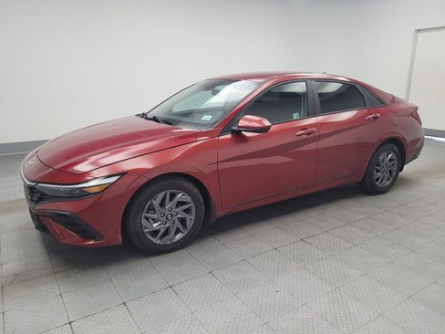 Used 2024 Hyundai Elantra SEL FWD image 2