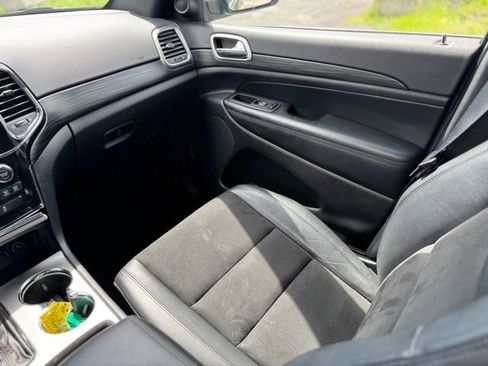 Certified 2021 Jeep Grand Cherokee Laredo X image 12