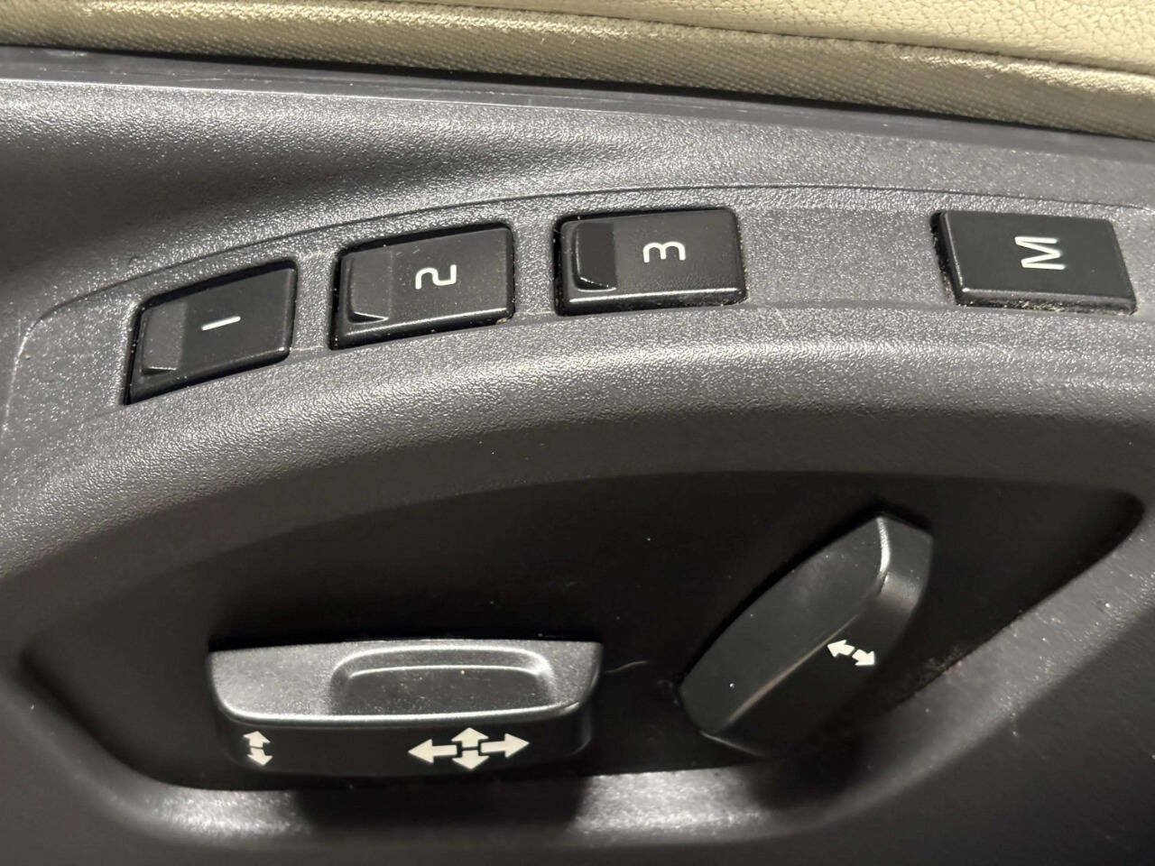 Used 2016 Volvo XC60 T5 Premier w/ Proximity Package FWD image 37