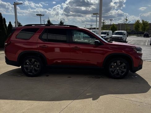 New 2025 Honda Pilot Sport image 2