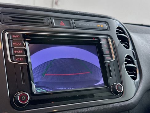 Used 2016 Volkswagen Tiguan SE image 22