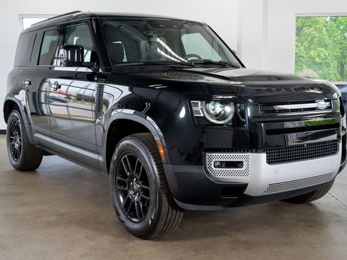 Used 2025 Land Rover Defender 110 S AWD/4WD image 4