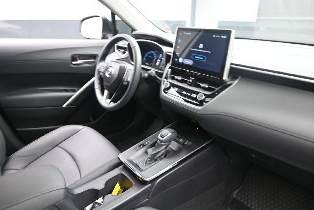 Used 2026 Toyota Corolla Cross XLE w/ Convenience Package FWD image 28