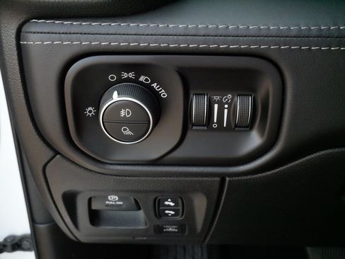 Used 2025 RAM 1500 Limited AWD/4WD image 27