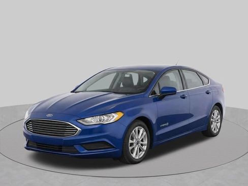 Used 2018 Ford Fusion S FWD image 2