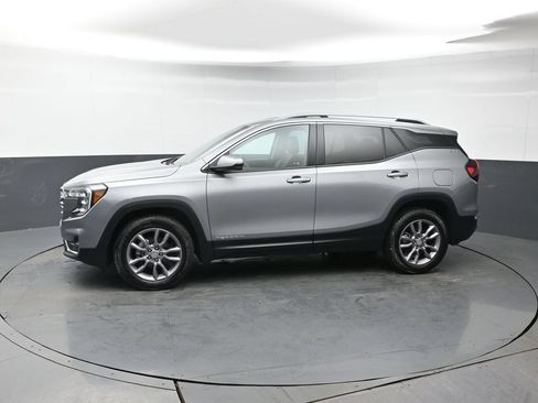 Used 2024 GMC Terrain SLT AWD/4WD image 2