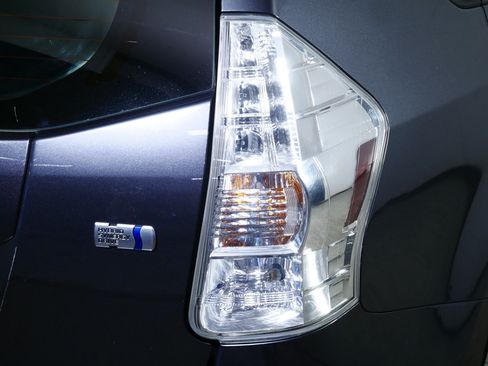 Used 2012 Toyota Prius V Five FWD image 17