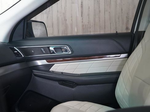 Used 2016 Ford Explorer Platinum AWD/4WD image 34
