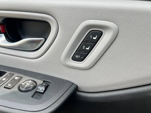 Used 2024 Honda Pilot Touring image 12