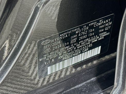 Used 2025 Genesis G70 2.5T image 12