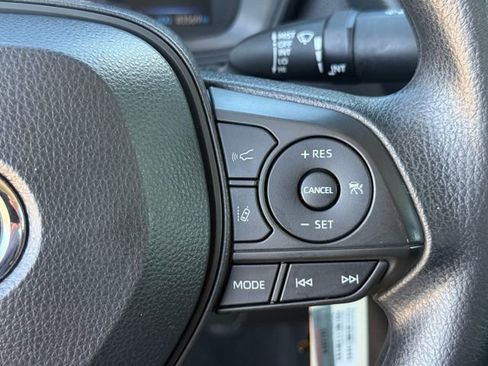 Used 2022 Toyota Corolla LE FWD image 16