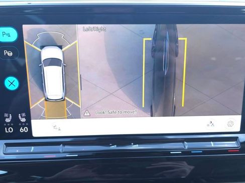 Used 2025 Volkswagen Atlas SEL Premium R-Line image 39