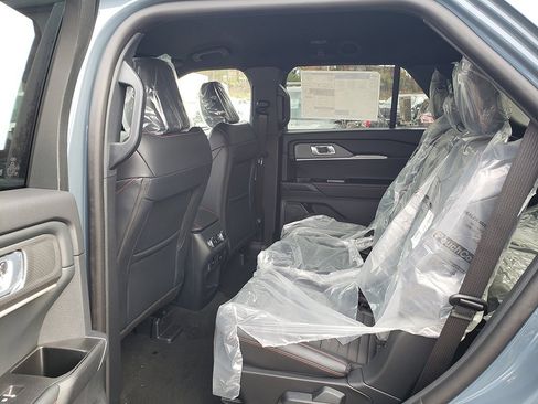 New 2026 Ford Explorer ST-Line w/ ST-Line Street Pack image 13