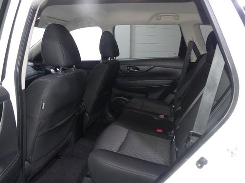 Used 2019 Nissan Rogue SV image 27