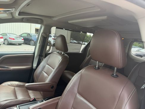Used 2016 Toyota Sienna Limited Premium AWD/4WD image 9