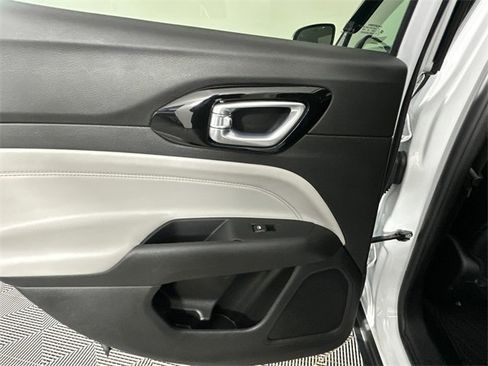 Certified 2022 Jeep Compass Limited image 12