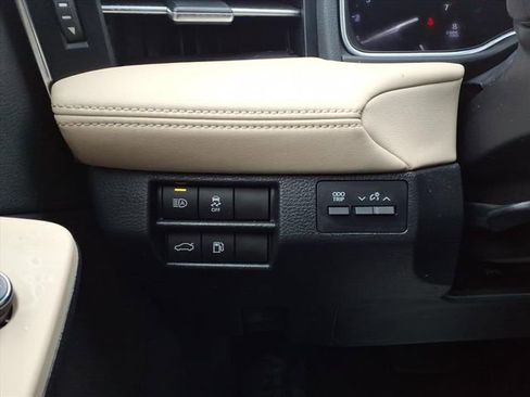 Certified 2021 Toyota Avalon XLE w/ Moonroof Package image 15