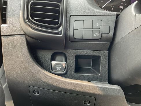 Used 2025 RAM ProMaster 2500 w/ Convenience Group image 4