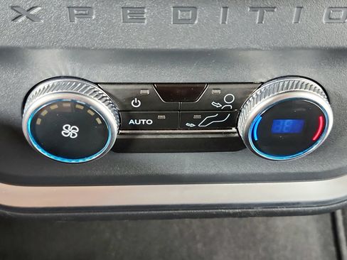 Used 2025 Ford Expedition Active AWD/4WD image 45