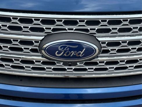 Used 2021 Ford Explorer Limited AWD/4WD image 34