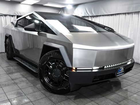 Used 2024 Tesla Cybertruck AWD Crew Cab image 7