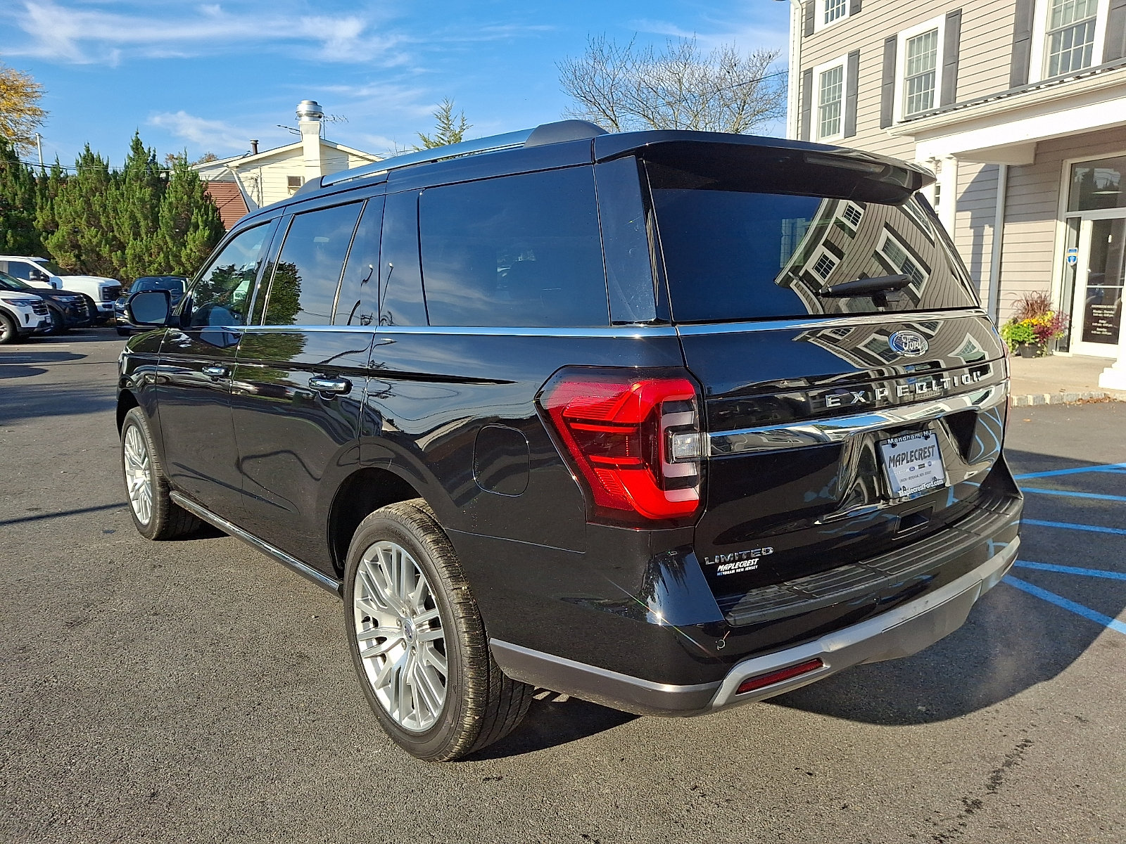 Used 2024 Ford Expedition Limited AWD/4WD image 7