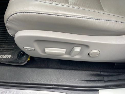 Used 2019 Toyota Highlander Limited image 9