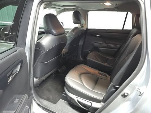 Used 2020 Toyota Highlander XLE AWD/4WD image 33